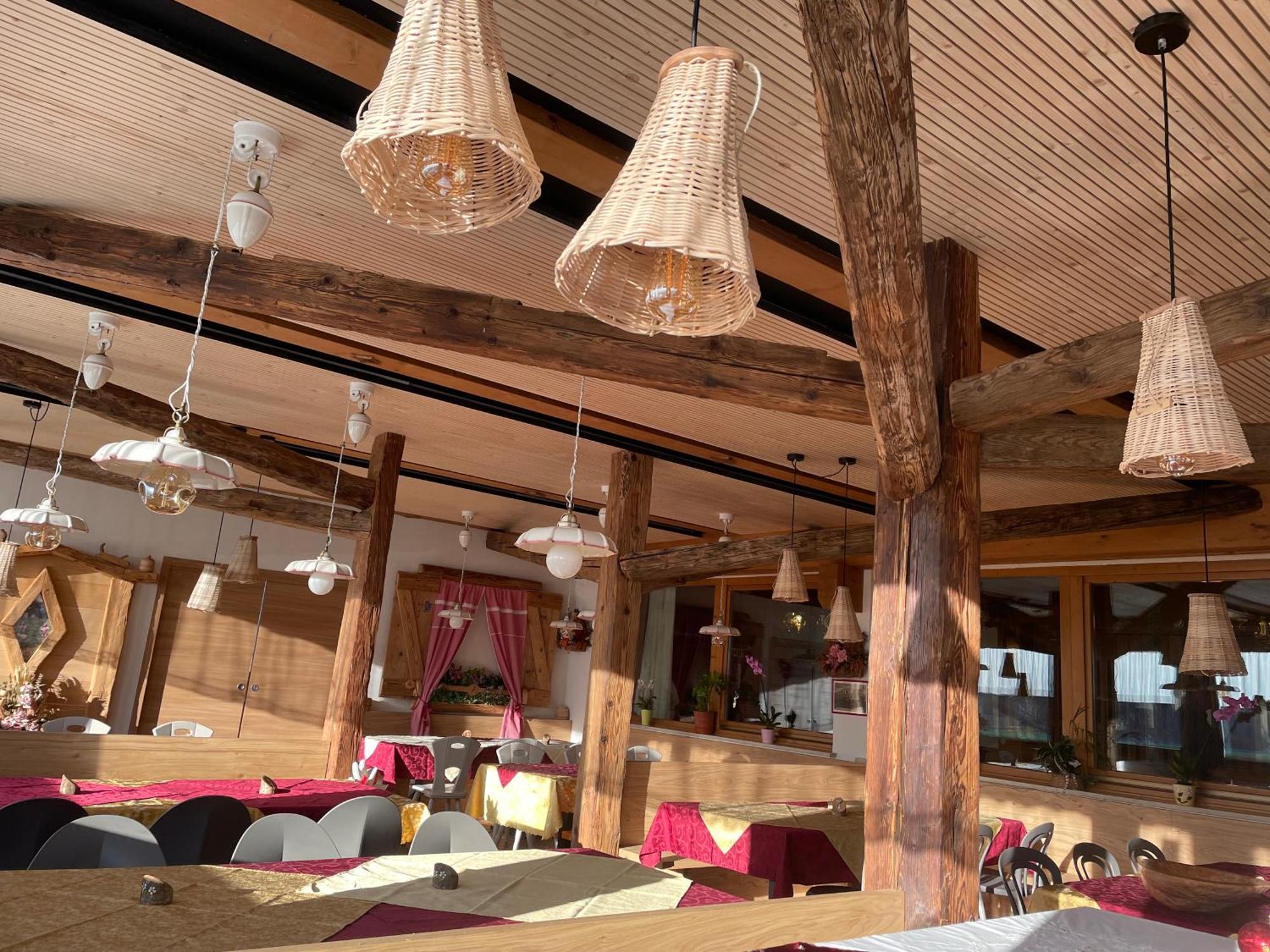 Kapriol Hotel กาสเตลโล เตซิโน ภายนอก รูปภาพ