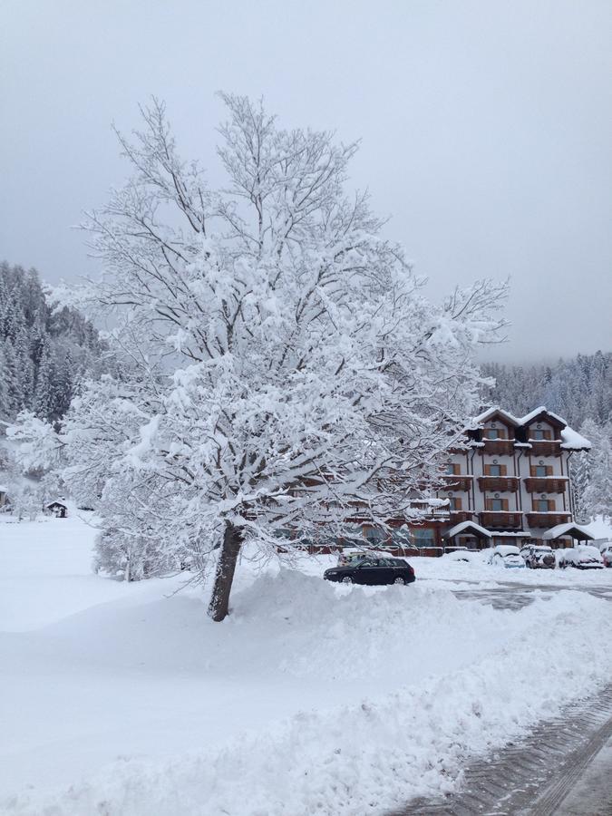 Kapriol Hotel กาสเตลโล เตซิโน ภายนอก รูปภาพ