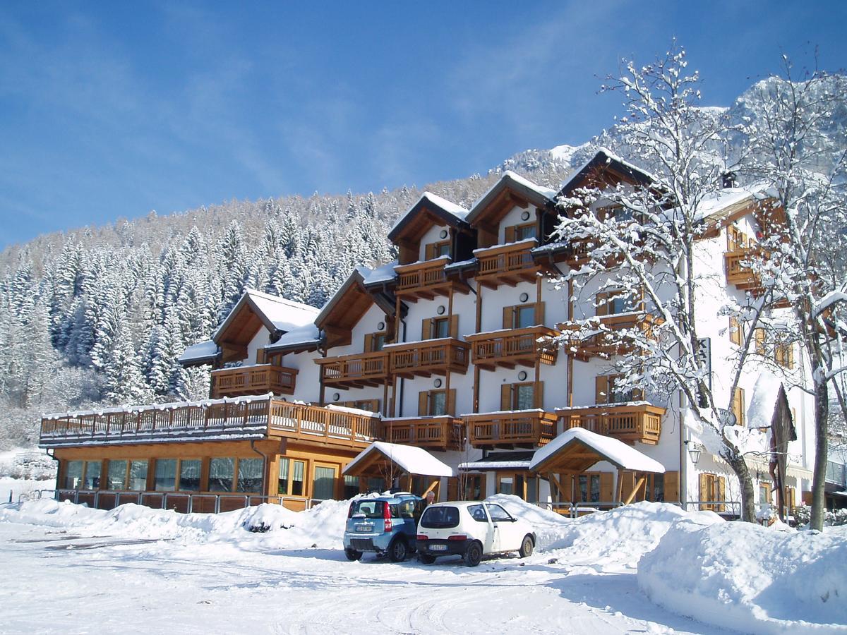 Kapriol Hotel กาสเตลโล เตซิโน ภายนอก รูปภาพ