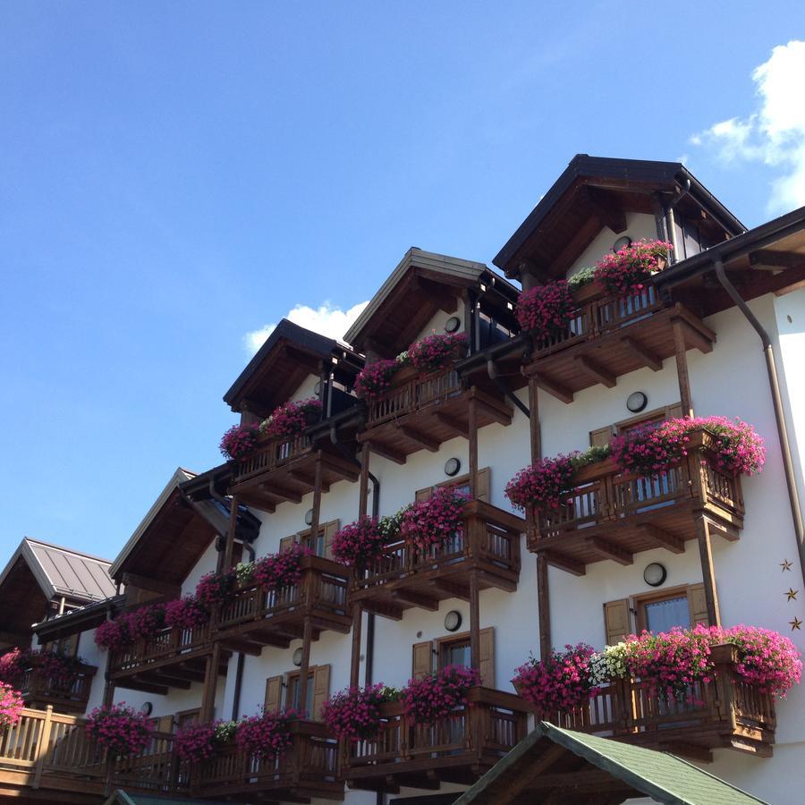 Kapriol Hotel กาสเตลโล เตซิโน ภายนอก รูปภาพ